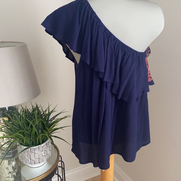 One shoulder top - Picture 3 of 3